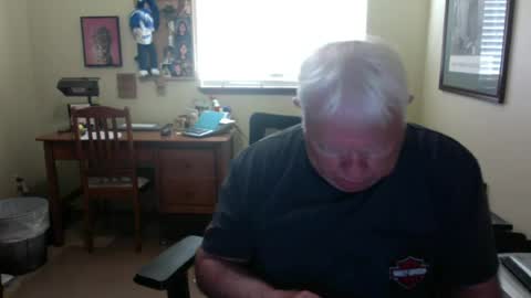 dirtrider195080438 online show from June 26, 5:29 pm