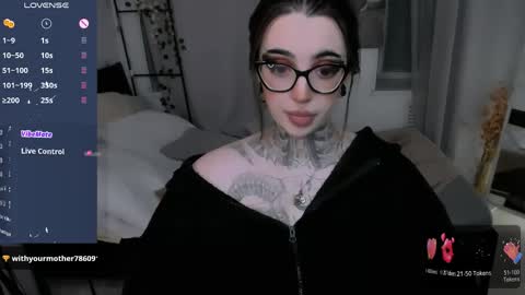 dixipixi_ online show from June 5, 6:52 am