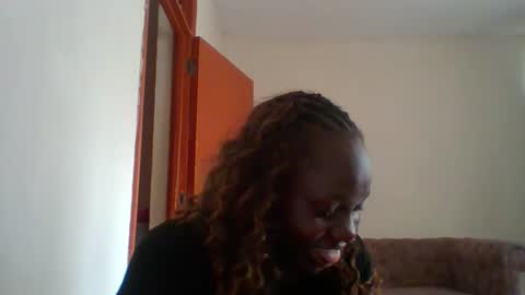 dollyvee online show from May 4, 12:33 pm