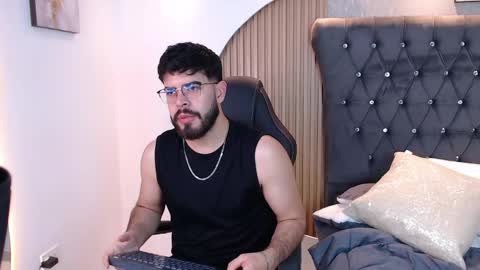 domboy  online show from May 13, 9:46 pm