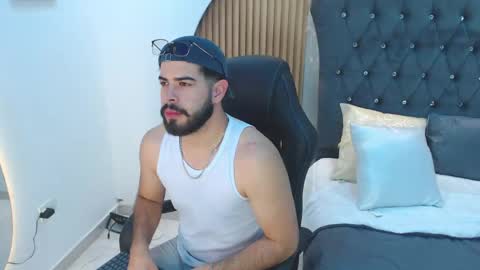 domboy  online show from May 18, 7:53 pm