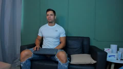 Dominc berry online show from June 8, 12:17 pm