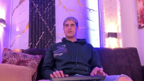 DOMI online show from April 30, 3:22 am