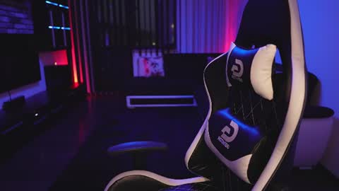 Dorian Reyes online show from June 25, 1:57 am