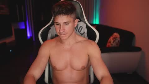 Dorian Reyes online show from July 7, 1:18 am