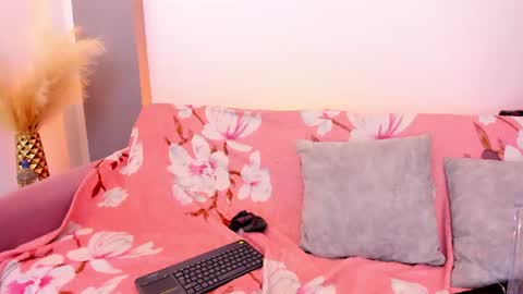 dreamhoney_sj online show from June 22, 12:34 pm