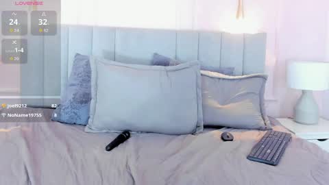 Emi  online show from May 24, 1:17 pm