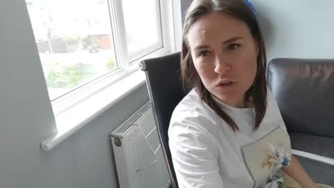 Nadia Ferreira  online show from May 8, 9:37 am