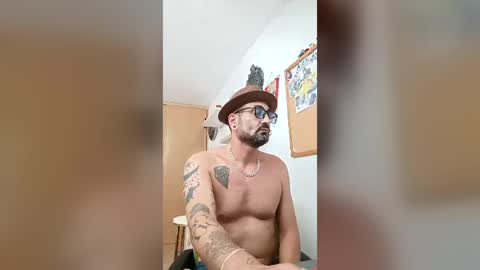 eemmee708927 online show from June 29, 2:39 pm