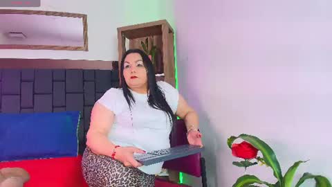 elenna_boobs_ online show from July 22, 3:08 am