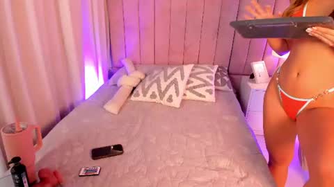 elizabeth_roche online show from June 26, 12:43 pm