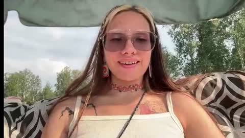 elizabethh_brown online show from July 10, 11:15 am