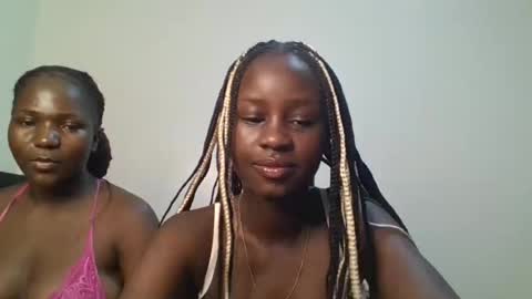 ella8_ online show from June 20, 8:15 pm