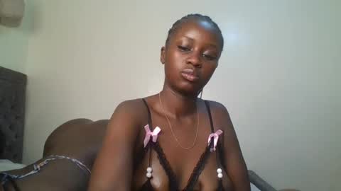 ella8_ online show from June 17, 2:27 am