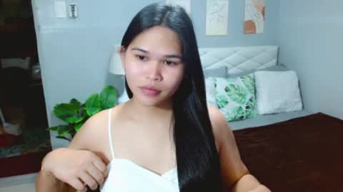 EllaFord online show from August 4, 10:55 am