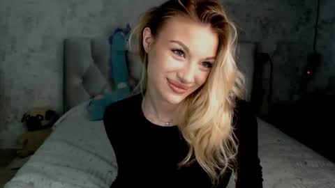 ellamilla online show from July 17, 1:24 pm