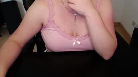 Elly online show from June 2, 6:21 pm