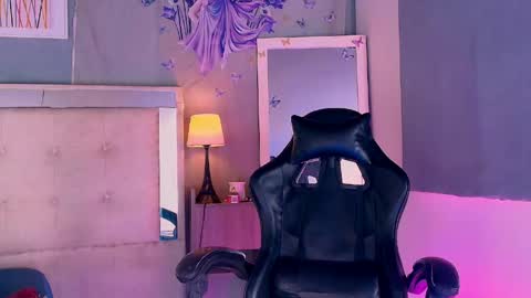 emily_castillo1_ online show from May 24, 7:26 am