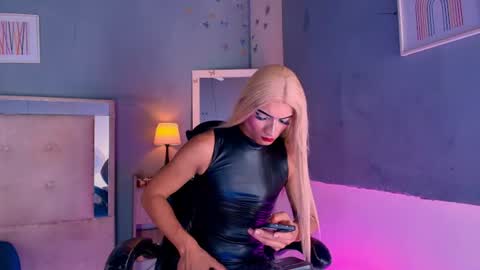 emily_castillo1_ online show from July 2, 6:07 am