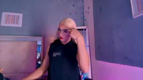 emily_castillo1_ online show from July 6, 4:53 am