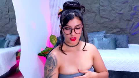 Emily online show from May 11, 1:51 pm