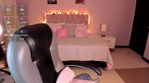 emily_warren__ online show from May 2, 9:09 pm