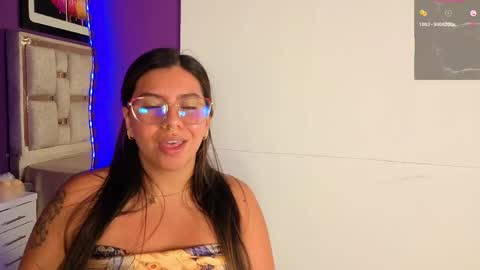 emilyy_cooperr online show from June 1, 12:17 pm