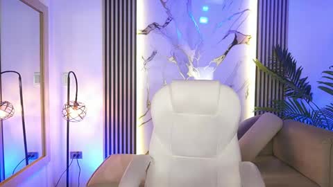 emma__walkerr_ online show from May 13, 7:23 pm
