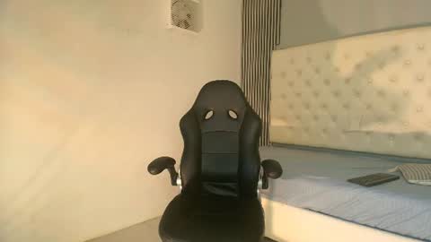 emma_and_aysha online show from June 27, 8:37 pm