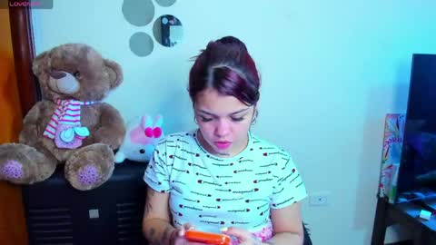 emma_boo_ online show from May 9, 3:29 pm
