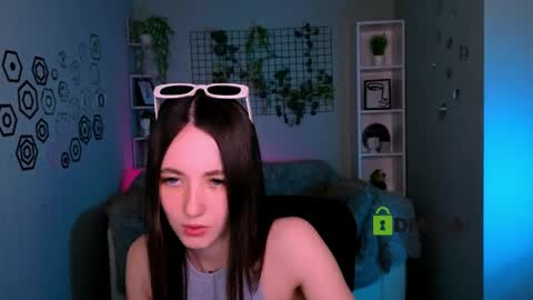 Emma online show from May 5, 12:22 pm