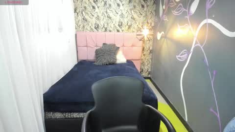 Emma Evans online show from February 15, 11:50 am