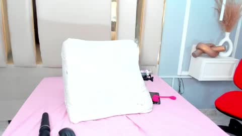 Emy online show from May 4, 1:06 pm