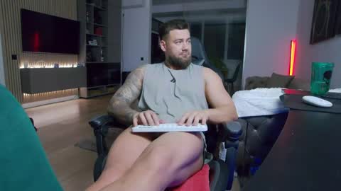 Erik online show from May 22, 9:54 pm