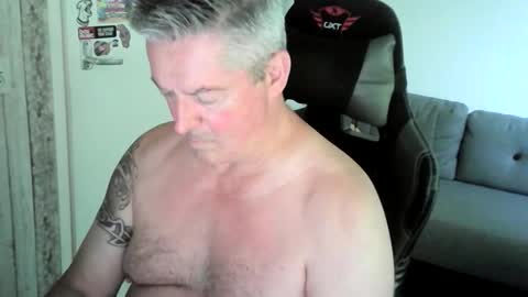 ErBee62 online show from June 2, 11:45 am