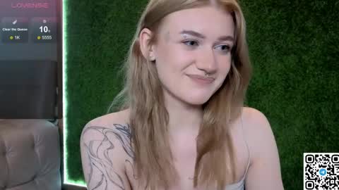 EshleGreen online show from May 6, 9:43 pm