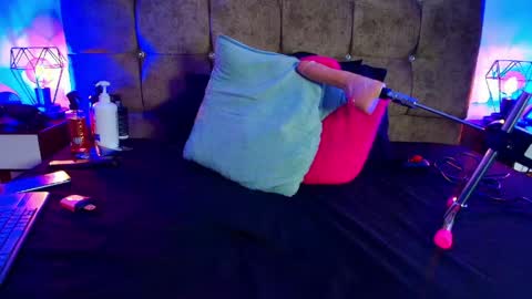 ethan  online show from May 23, 5:03 am