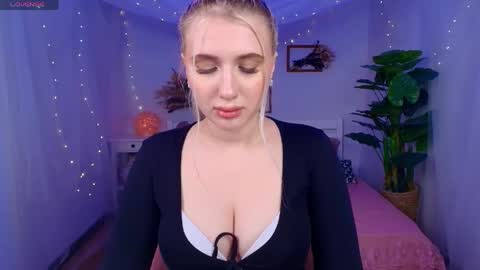 Eva  online show from June 6, 2:50 am
