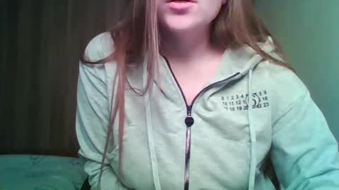 evasapples2026 online show from May 21, 9:54 pm