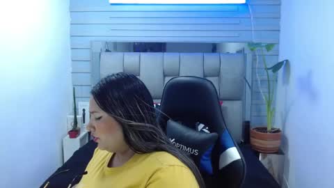 evelin zaens online show from June 4, 4:07 am