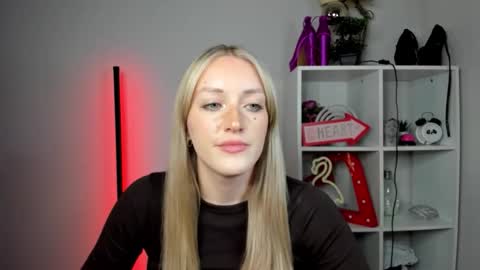 evelynblond online show from May 20, 12:55 pm
