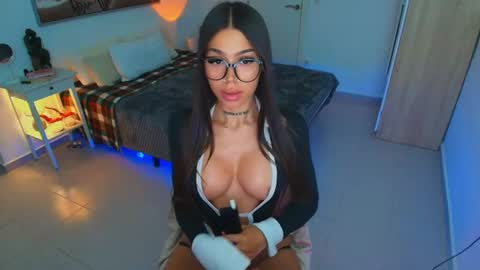 Jennifer online show from June 21, 11:55 pm