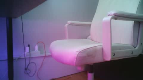 femboycvtie online show from March 30, 12:38 pm