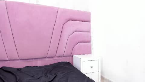 foxyhillx online show from June 21, 12:50 am