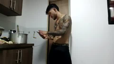 frankdanielsmolano online show from June 22, 3:01 am