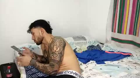 frankdanielsmolano online show from June 28, 3:35 am