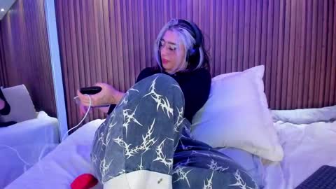 gabyrose9 online show from May 14, 11:58 pm