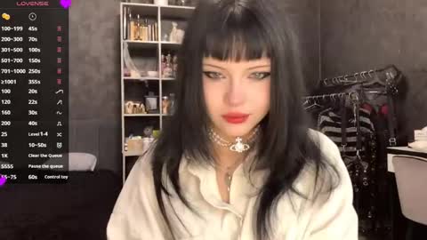 EmelyWoodes online show from June 1, 6:37 am
