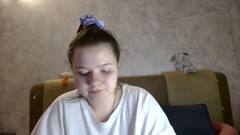girl_cute07 online show from May 8, 10:15 pm