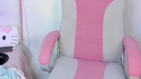 golden_issy online show from May 11, 12:28 am